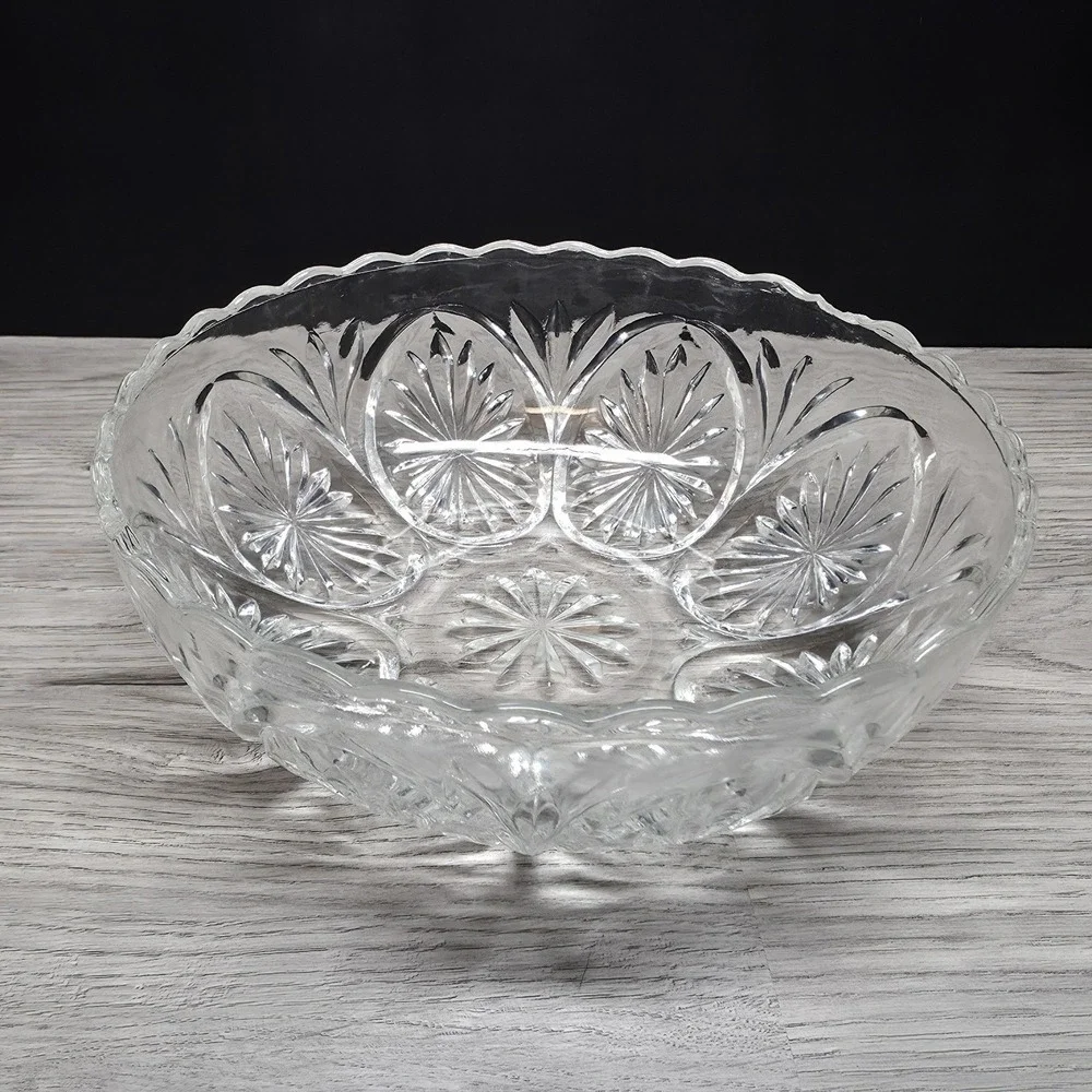 Beautiful Vintage Anchor Hocking Clear Glass Serving Bowl - 8